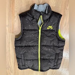 Like new! Nike Boys reversible bubble puffer vest 10-12